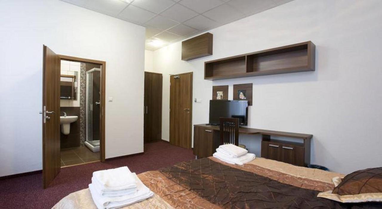 Hotel Branc, Garni Senica Exteriér fotografie